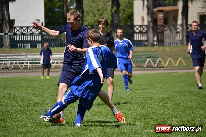 Zdjęcie w galerii na portalu naszraciborz.pl: Igrzyska Sport ku radości - olimpijski znicz na stadionie PWSZ wiadomości z regionu