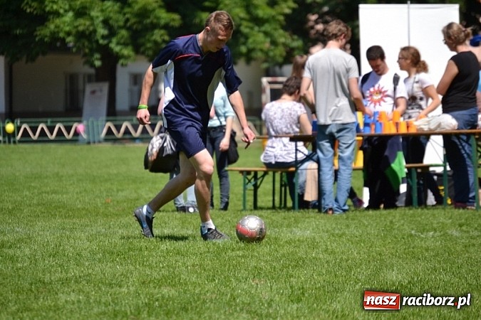 Zdjęcie w galerii na portalu naszraciborz.pl: Igrzyska Sport ku radości - olimpijski znicz na stadionie PWSZ wiadomości z regionu