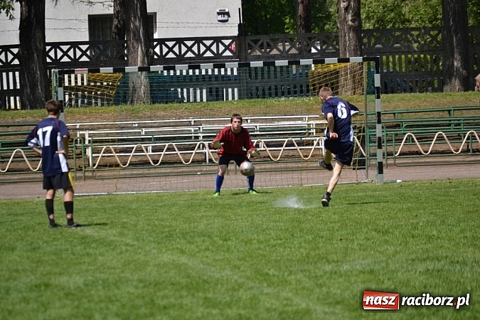Zdjęcie w galerii na portalu naszraciborz.pl: Igrzyska Sport ku radości - olimpijski znicz na stadionie PWSZ wiadomości z regionu