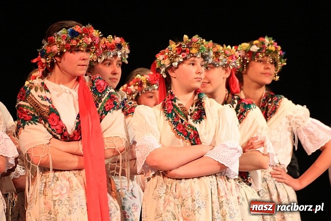 Zdjęcie w galerii na portalu naszraciborz.pl: Festiwal Twórczości Artystycznej Racibórz 2014. Dziś w Strzesze zagościł taniec wiadomości z regionu