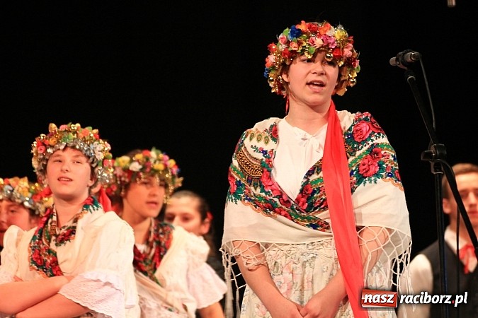 Zdjęcie w galerii na portalu naszraciborz.pl: Festiwal Twórczości Artystycznej Racibórz 2014. Dziś w Strzesze zagościł taniec wiadomości z regionu