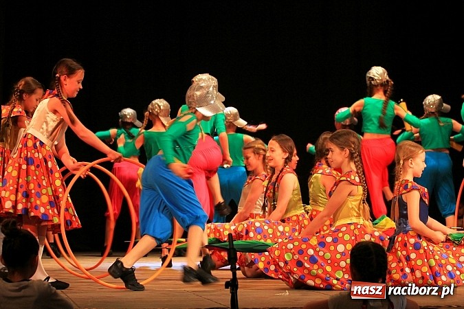 Zdjęcie w galerii na portalu naszraciborz.pl: Festiwal Twórczości Artystycznej Racibórz 2014. Dziś w Strzesze zagościł taniec wiadomości z regionu