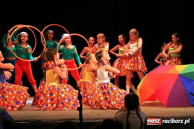 Zdjęcie w galerii na portalu naszraciborz.pl: Festiwal Twórczości Artystycznej Racibórz 2014. Dziś w Strzesze zagościł taniec wiadomości z regionu