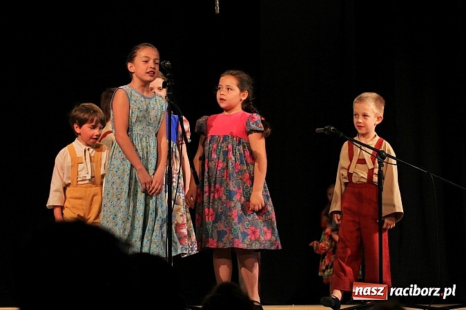 Zdjęcie w galerii na portalu naszraciborz.pl: Festiwal Twórczości Artystycznej Racibórz 2014. Dziś w Strzesze zagościł taniec wiadomości z regionu