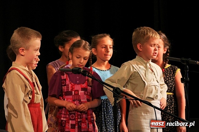 Zdjęcie w galerii na portalu naszraciborz.pl: Festiwal Twórczości Artystycznej Racibórz 2014. Dziś w Strzesze zagościł taniec wiadomości z regionu