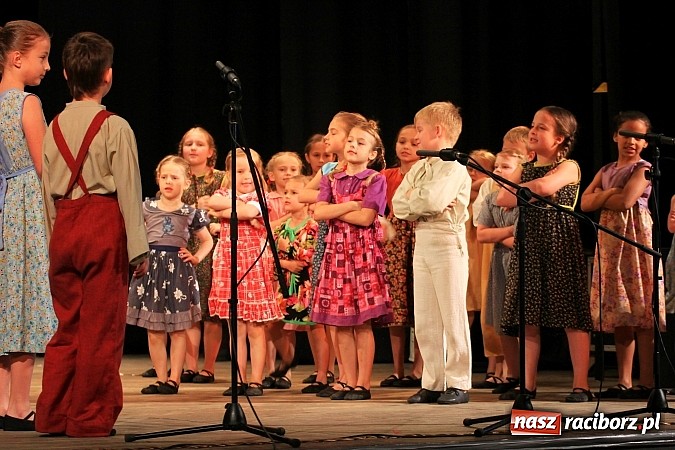 Zdjęcie w galerii na portalu naszraciborz.pl: Festiwal Twórczości Artystycznej Racibórz 2014. Dziś w Strzesze zagościł taniec wiadomości z regionu