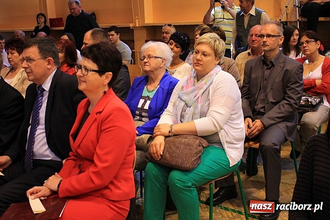 Zdjęcie w galerii na portalu naszraciborz.pl: W Zespole Szk&oacute;ł w Krzanowicach nagrodzono młodych artyst&oacute;w wiadomości z regionu