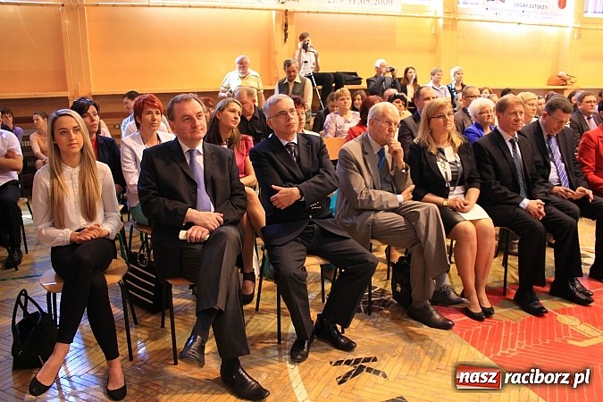 Zdjęcie w galerii na portalu naszraciborz.pl: W Zespole Szk&oacute;ł w Krzanowicach nagrodzono młodych artyst&oacute;w wiadomości z regionu