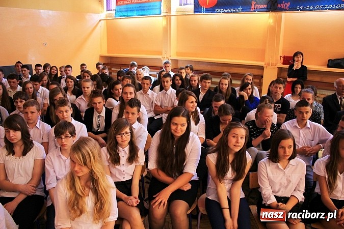 Zdjęcie w galerii na portalu naszraciborz.pl: W Zespole Szk&oacute;ł w Krzanowicach nagrodzono młodych artyst&oacute;w wiadomości z regionu