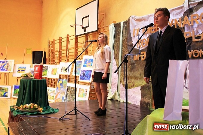 Zdjęcie w galerii na portalu naszraciborz.pl: W Zespole Szk&oacute;ł w Krzanowicach nagrodzono młodych artyst&oacute;w wiadomości z regionu