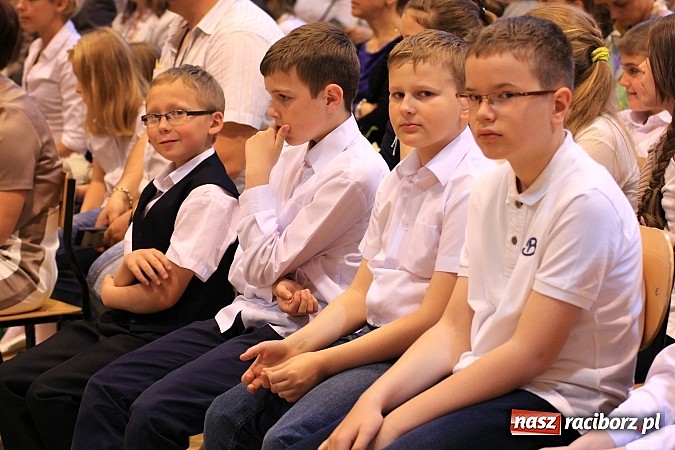 Zdjęcie w galerii na portalu naszraciborz.pl: W Zespole Szk&oacute;ł w Krzanowicach nagrodzono młodych artyst&oacute;w wiadomości z regionu