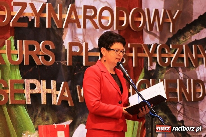 Zdjęcie w galerii na portalu naszraciborz.pl: W Zespole Szk&oacute;ł w Krzanowicach nagrodzono młodych artyst&oacute;w wiadomości z regionu