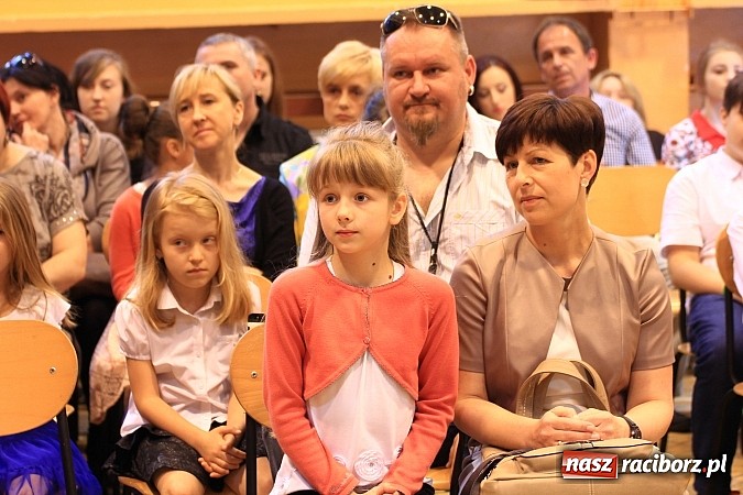 Zdjęcie w galerii na portalu naszraciborz.pl: W Zespole Szk&oacute;ł w Krzanowicach nagrodzono młodych artyst&oacute;w wiadomości z regionu