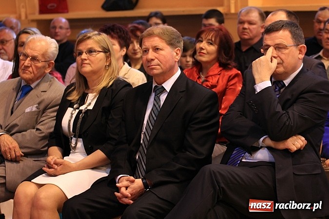 Zdjęcie w galerii na portalu naszraciborz.pl: W Zespole Szk&oacute;ł w Krzanowicach nagrodzono młodych artyst&oacute;w wiadomości z regionu