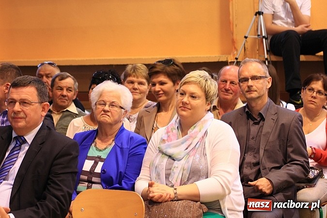 Zdjęcie w galerii na portalu naszraciborz.pl: W Zespole Szk&oacute;ł w Krzanowicach nagrodzono młodych artyst&oacute;w wiadomości z regionu