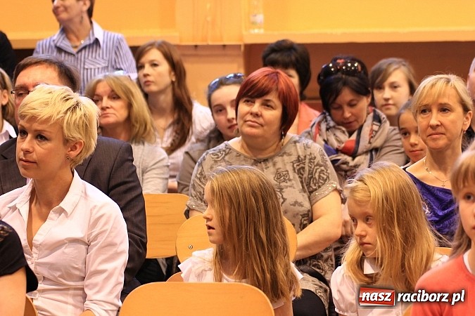 Zdjęcie w galerii na portalu naszraciborz.pl: W Zespole Szk&oacute;ł w Krzanowicach nagrodzono młodych artyst&oacute;w wiadomości z regionu