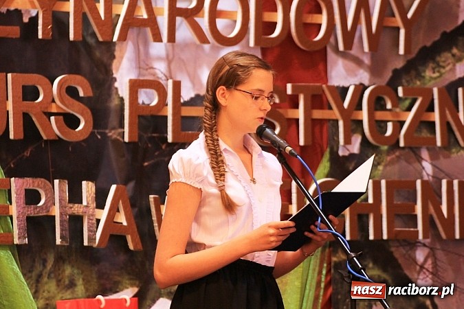 Zdjęcie w galerii na portalu naszraciborz.pl: W Zespole Szk&oacute;ł w Krzanowicach nagrodzono młodych artyst&oacute;w wiadomości z regionu