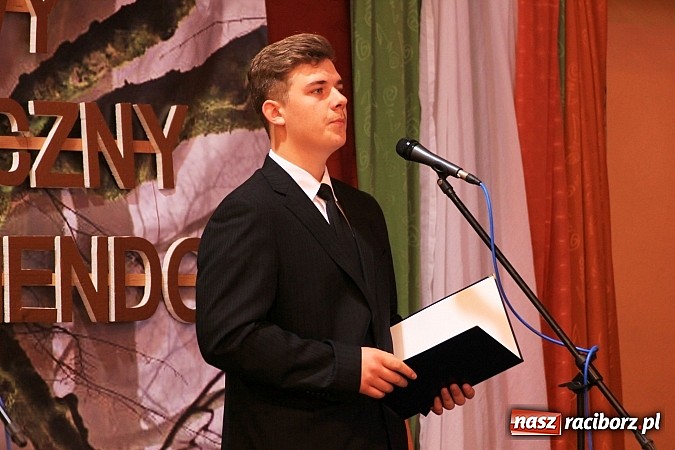 Zdjęcie w galerii na portalu naszraciborz.pl: W Zespole Szk&oacute;ł w Krzanowicach nagrodzono młodych artyst&oacute;w wiadomości z regionu