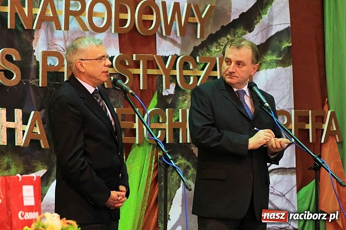 Zdjęcie w galerii na portalu naszraciborz.pl: W Zespole Szk&oacute;ł w Krzanowicach nagrodzono młodych artyst&oacute;w wiadomości z regionu