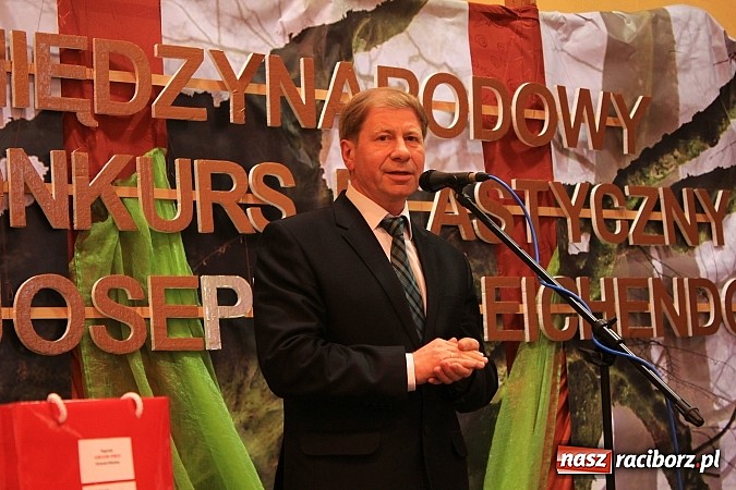 Zdjęcie w galerii na portalu naszraciborz.pl: W Zespole Szk&oacute;ł w Krzanowicach nagrodzono młodych artyst&oacute;w wiadomości z regionu