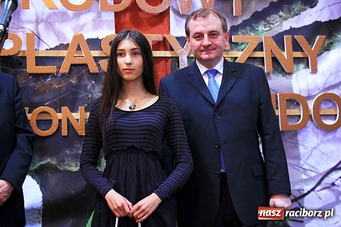 Zdjęcie w galerii na portalu naszraciborz.pl: W Zespole Szk&oacute;ł w Krzanowicach nagrodzono młodych artyst&oacute;w wiadomości z regionu