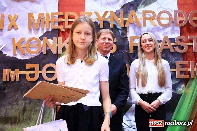 Zdjęcie w galerii na portalu naszraciborz.pl: W Zespole Szk&oacute;ł w Krzanowicach nagrodzono młodych artyst&oacute;w wiadomości z regionu