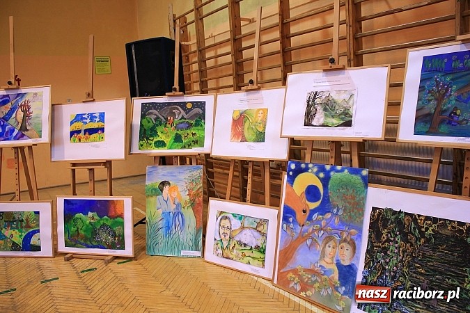 Zdjęcie w galerii na portalu naszraciborz.pl: W Zespole Szk&oacute;ł w Krzanowicach nagrodzono młodych artyst&oacute;w wiadomości z regionu