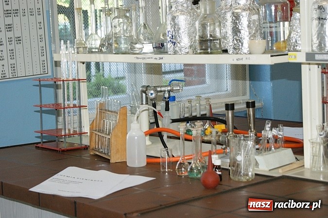 Zdjęcie w galerii na portalu naszraciborz.pl: Chemia pieniądza - ZSZ kusi gimnazjalistów  wiadomości z regionu