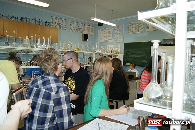 Zdjęcie w galerii na portalu naszraciborz.pl: Chemia pieniądza - ZSZ kusi gimnazjalistów  wiadomości z regionu