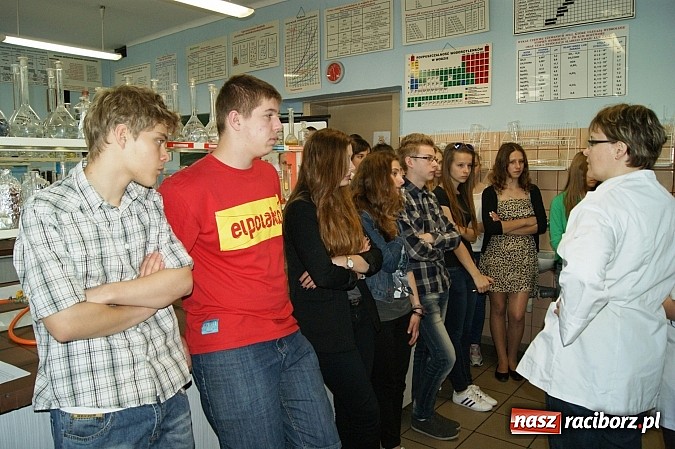 Zdjęcie w galerii na portalu naszraciborz.pl: Chemia pieniądza - ZSZ kusi gimnazjalistów  wiadomości z regionu
