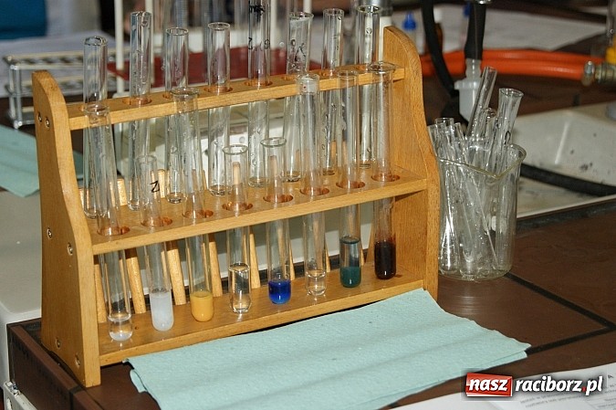 Zdjęcie w galerii na portalu naszraciborz.pl: Chemia pieniądza - ZSZ kusi gimnazjalistów  wiadomości z regionu