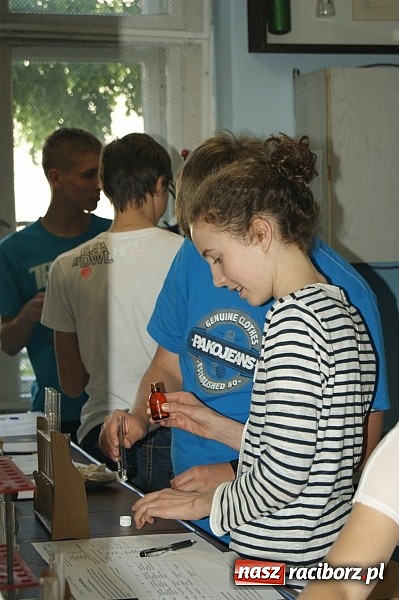 Zdjęcie w galerii na portalu naszraciborz.pl: Chemia pieniądza - ZSZ kusi gimnazjalistów  wiadomości z regionu