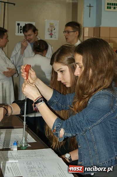 Zdjęcie w galerii na portalu naszraciborz.pl: Chemia pieniądza - ZSZ kusi gimnazjalistów  wiadomości z regionu