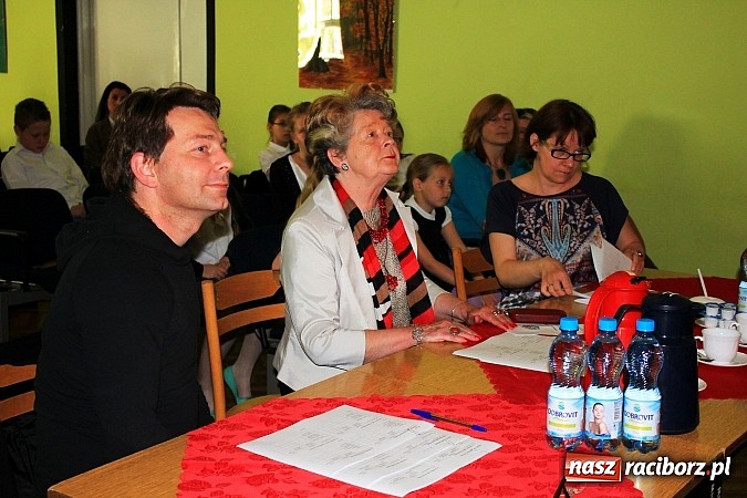 Zdjęcie w galerii na portalu naszraciborz.pl: Recytatorskie zmagania w ramach Festiwalu Twórczości Artystycznej wiadomości z regionu