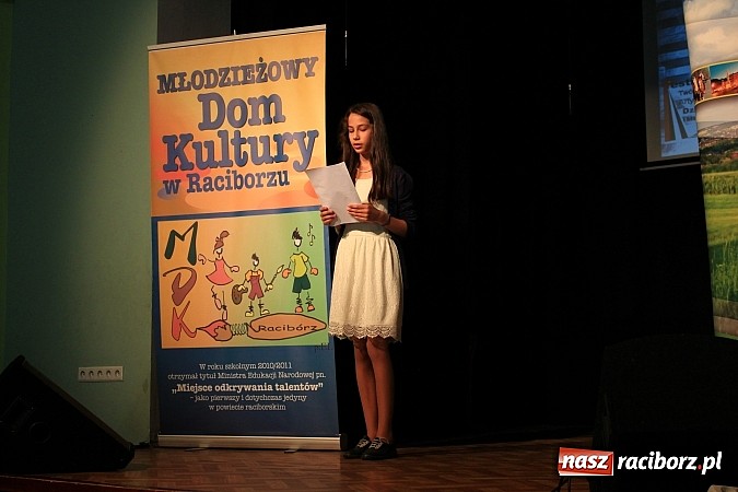 Zdjęcie w galerii na portalu naszraciborz.pl: Recytatorskie zmagania w ramach Festiwalu Twórczości Artystycznej wiadomości z regionu