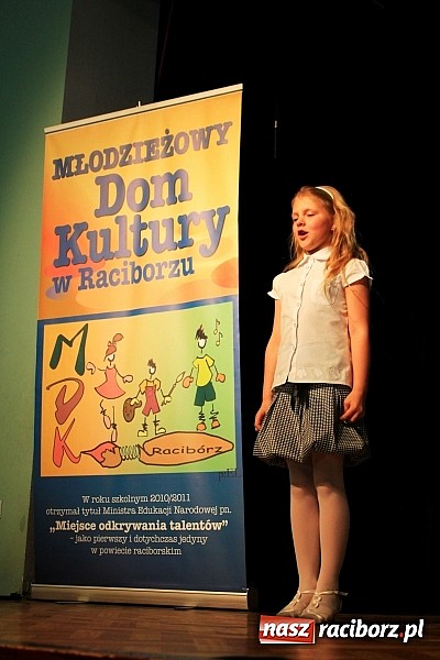 Zdjęcie w galerii na portalu naszraciborz.pl: Recytatorskie zmagania w ramach Festiwalu Twórczości Artystycznej wiadomości z regionu