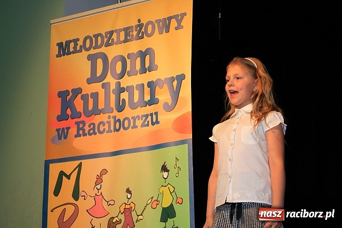 Zdjęcie w galerii na portalu naszraciborz.pl: Recytatorskie zmagania w ramach Festiwalu Twórczości Artystycznej wiadomości z regionu