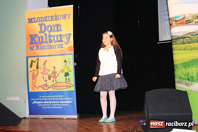 Zdjęcie w galerii na portalu naszraciborz.pl: Recytatorskie zmagania w ramach Festiwalu Twórczości Artystycznej wiadomości z regionu