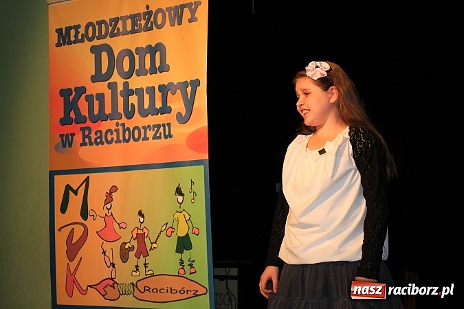 Zdjęcie w galerii na portalu naszraciborz.pl: Recytatorskie zmagania w ramach Festiwalu Twórczości Artystycznej wiadomości z regionu