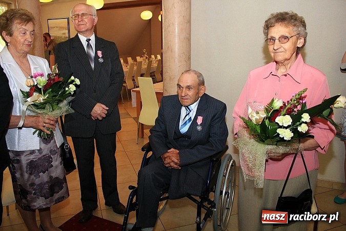 Zdjęcie w galerii na portalu naszraciborz.pl: Razem przez życie... Złote Gody w USC wiadomości z regionu