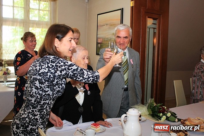 Zdjęcie w galerii na portalu naszraciborz.pl: Razem przez życie... Złote Gody w USC wiadomości z regionu