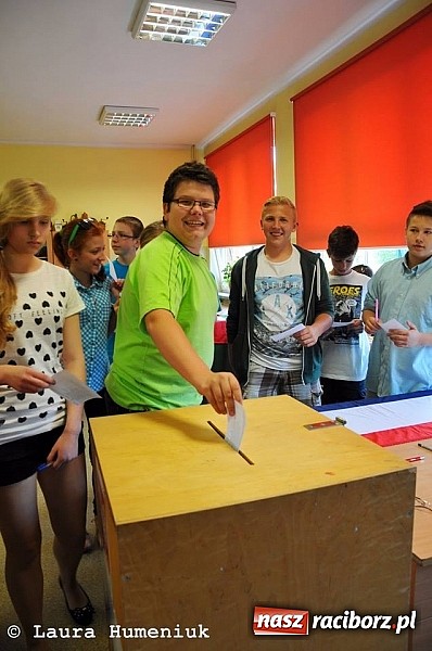 Zdjęcie w galerii na portalu naszraciborz.pl: Młodzi też mają głos - europrawybory w G 1. Zaskakujący wynik! wiadomości z regionu