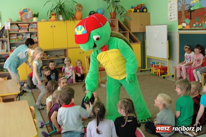 Zdjęcie w galerii na portalu naszraciborz.pl: Franklin odwiedził Przedszkole nr 26 wiadomości z regionu