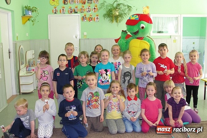 Zdjęcie w galerii na portalu naszraciborz.pl: Franklin odwiedził Przedszkole nr 26 wiadomości z regionu