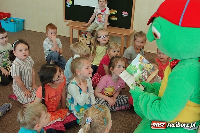 Zdjęcie w galerii na portalu naszraciborz.pl: Franklin odwiedził Przedszkole nr 26 wiadomości z regionu