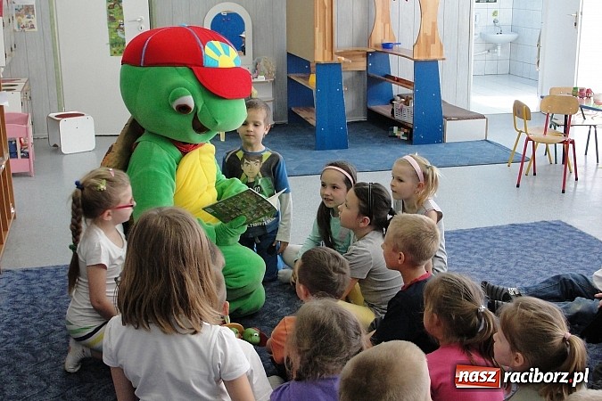 Zdjęcie w galerii na portalu naszraciborz.pl: Franklin odwiedził Przedszkole nr 26 wiadomości z regionu