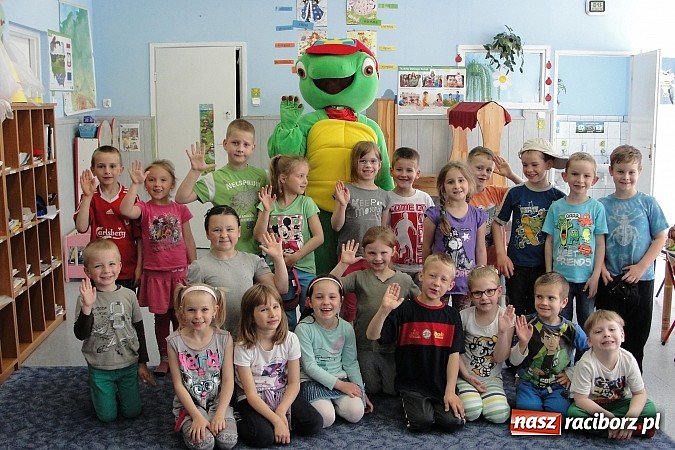 Zdjęcie w galerii na portalu naszraciborz.pl: Franklin odwiedził Przedszkole nr 26 wiadomości z regionu