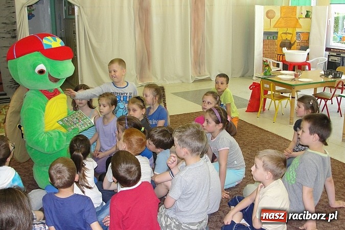 Zdjęcie w galerii na portalu naszraciborz.pl: Franklin odwiedził Przedszkole nr 26 wiadomości z regionu