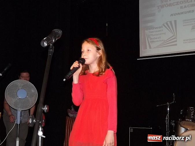 Zdjęcie w galerii na portalu naszraciborz.pl: Pieski małe dwa, czyli Festiwalu Twórczości Artystycznej ciąg dalszy wiadomości z regionu