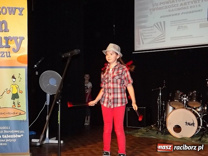 Zdjęcie w galerii na portalu naszraciborz.pl: Pieski małe dwa, czyli Festiwalu Twórczości Artystycznej ciąg dalszy wiadomości z regionu